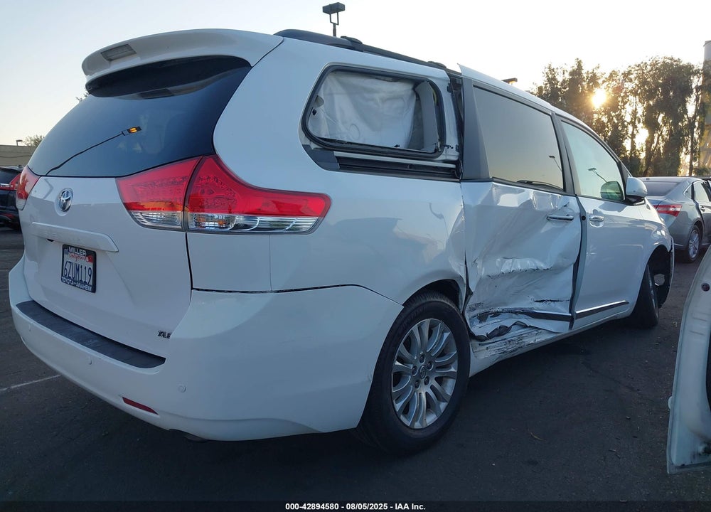 2013 TOYOTA SIENNA XLE V6 8 PASSENGER VIN: 5TDYK3DCXDS329956