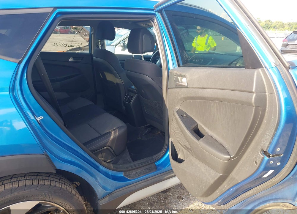 2018 HYUNDAI TUCSON VIN: KM8J3CAL0JU699982