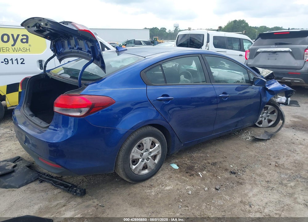 2018 KIA FORTE VIN: 3KPFL4A77JE197360