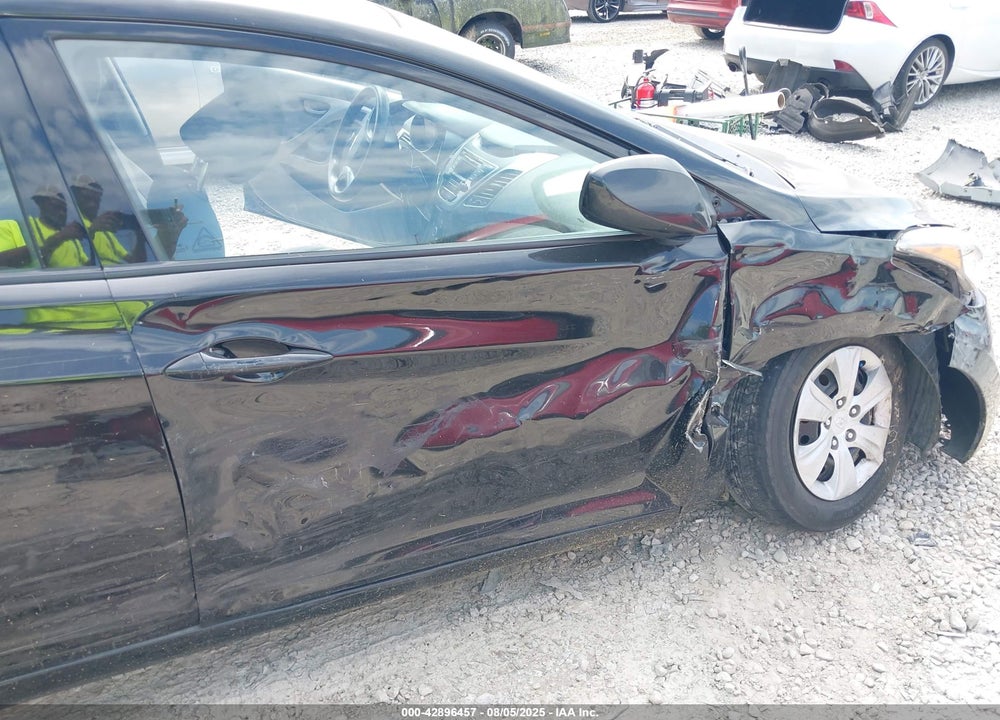 2016 HYUNDAI ELANTRA VIN: 5NPDH4AE2GH683229