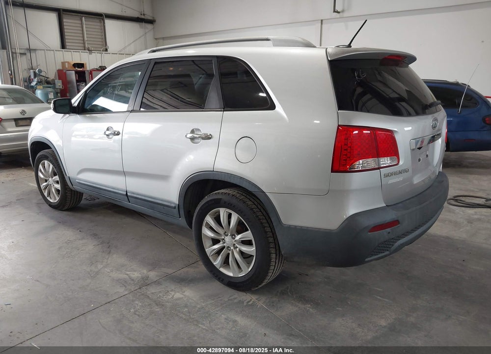 2011 KIA SORENTO VIN: 5XYKU3A10BG033602