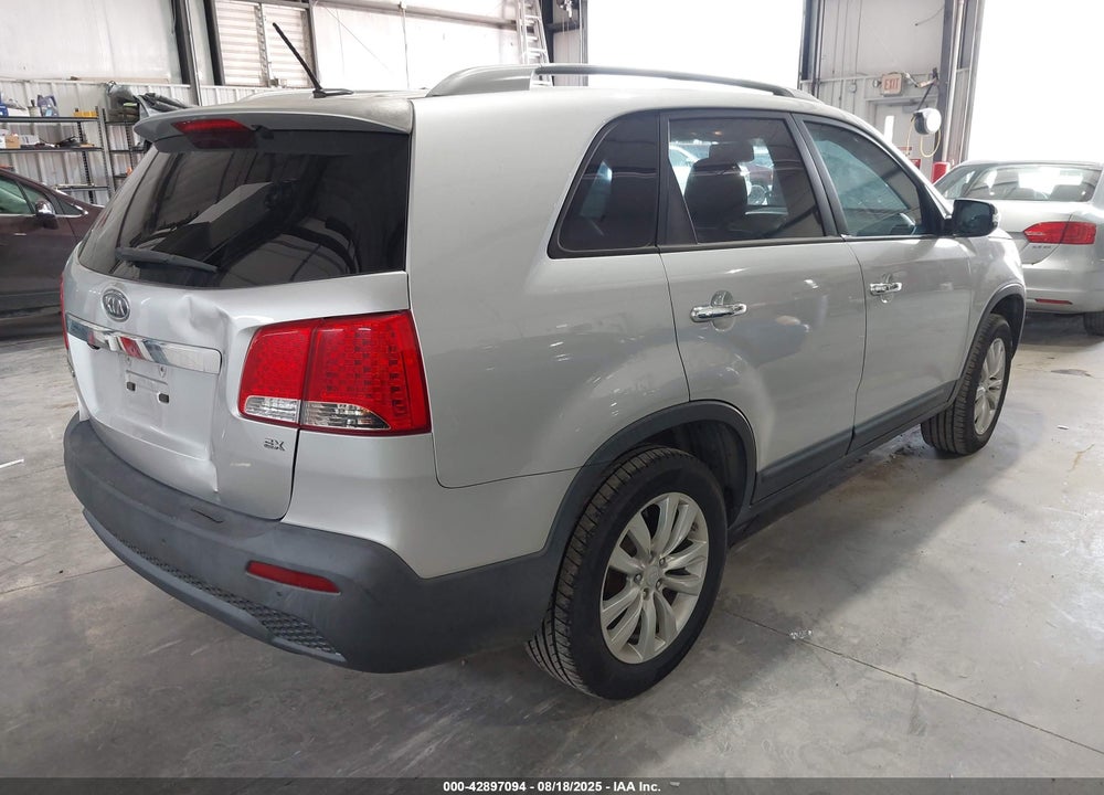 2011 KIA SORENTO VIN: 5XYKU3A10BG033602