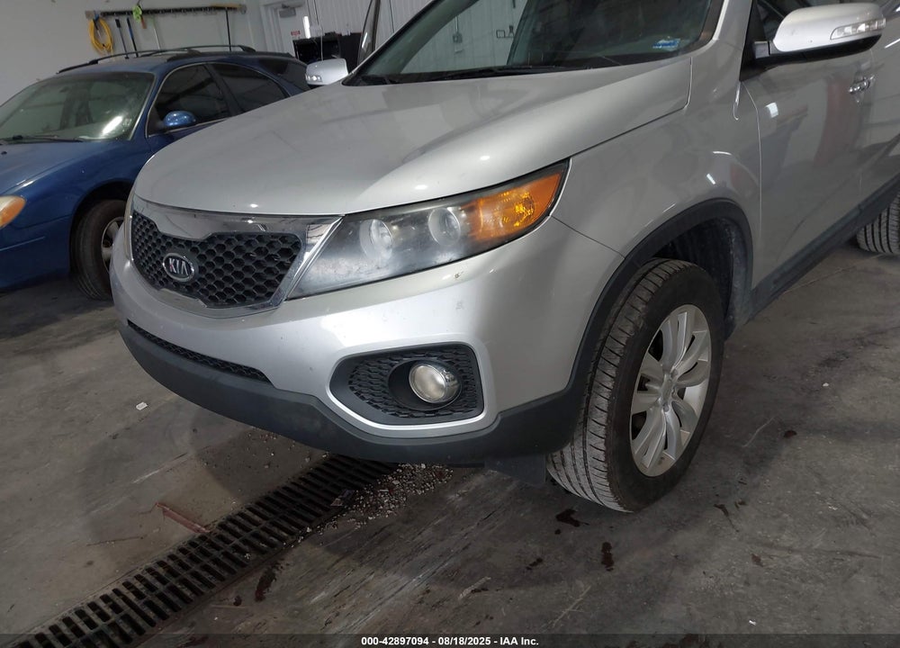 2011 KIA SORENTO VIN: 5XYKU3A10BG033602