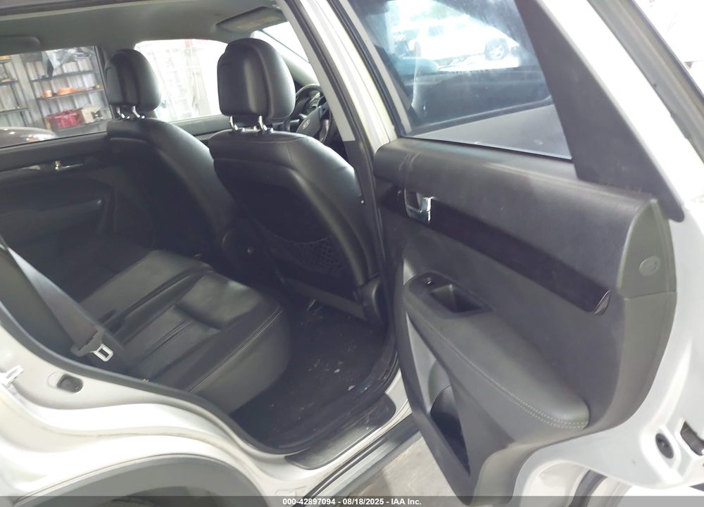 2011 KIA SORENTO VIN: 5XYKU3A10BG033602