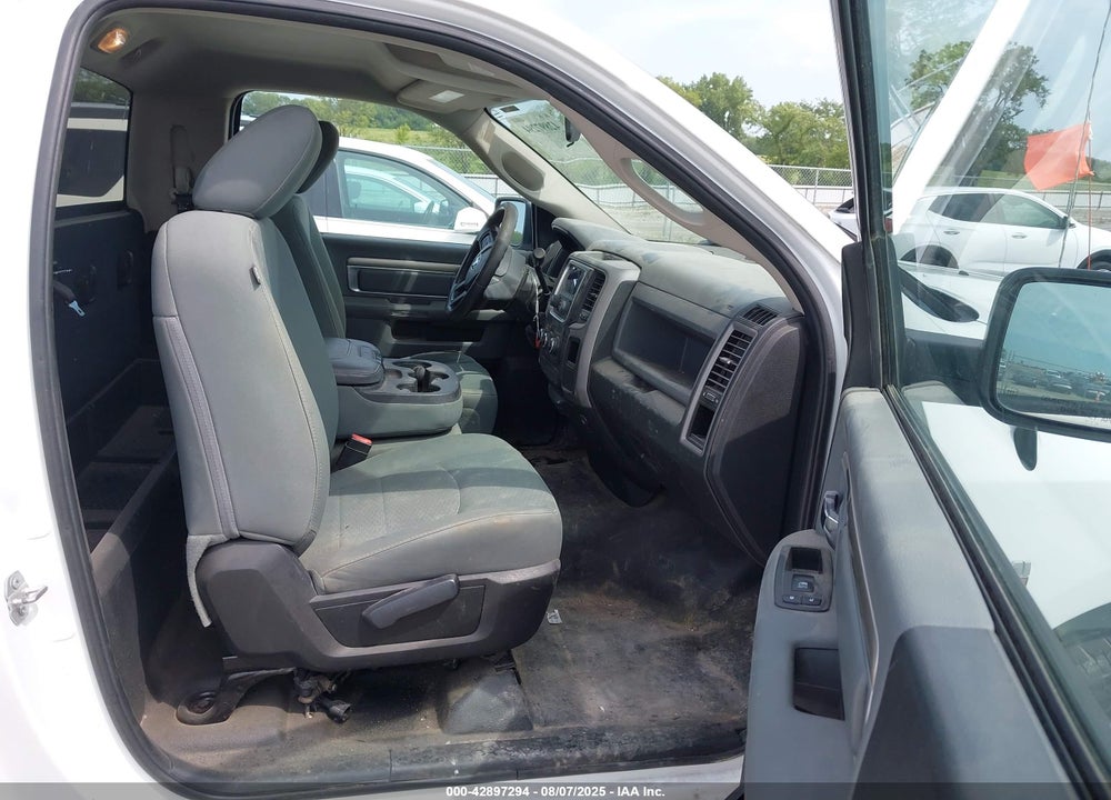 2016 RAM 1500 TRADESMAN VIN: 3C6JR6DT5GG261672