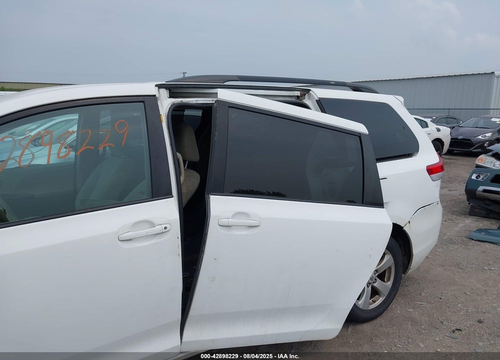 2011 TOYOTA SIENNA LE V6 VIN: 5TDKK3DCXBS059016
