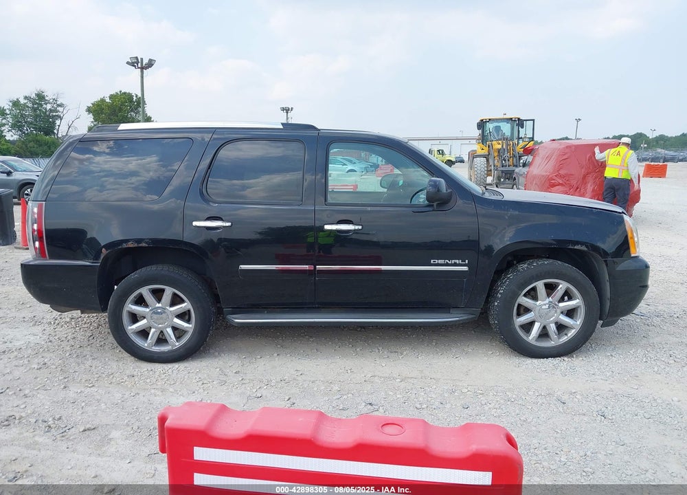 2011 GMC YUKON VIN: 1GKS2EEF3BR308411