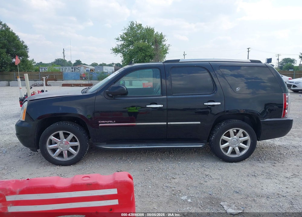 2011 GMC YUKON VIN: 1GKS2EEF3BR308411