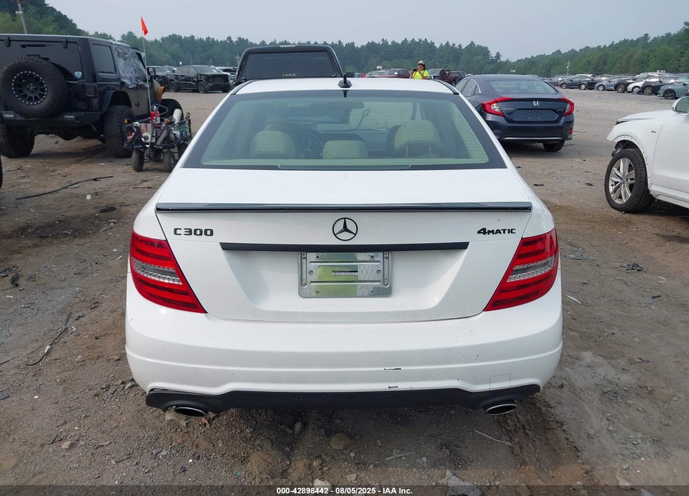 2013 MERCEDES-BENZ C CLASS VIN: WDDGF8AB1DG077572