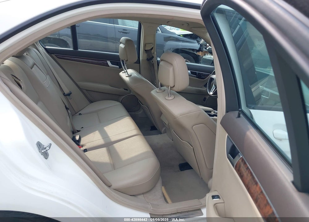 2013 MERCEDES-BENZ C CLASS VIN: WDDGF8AB1DG077572