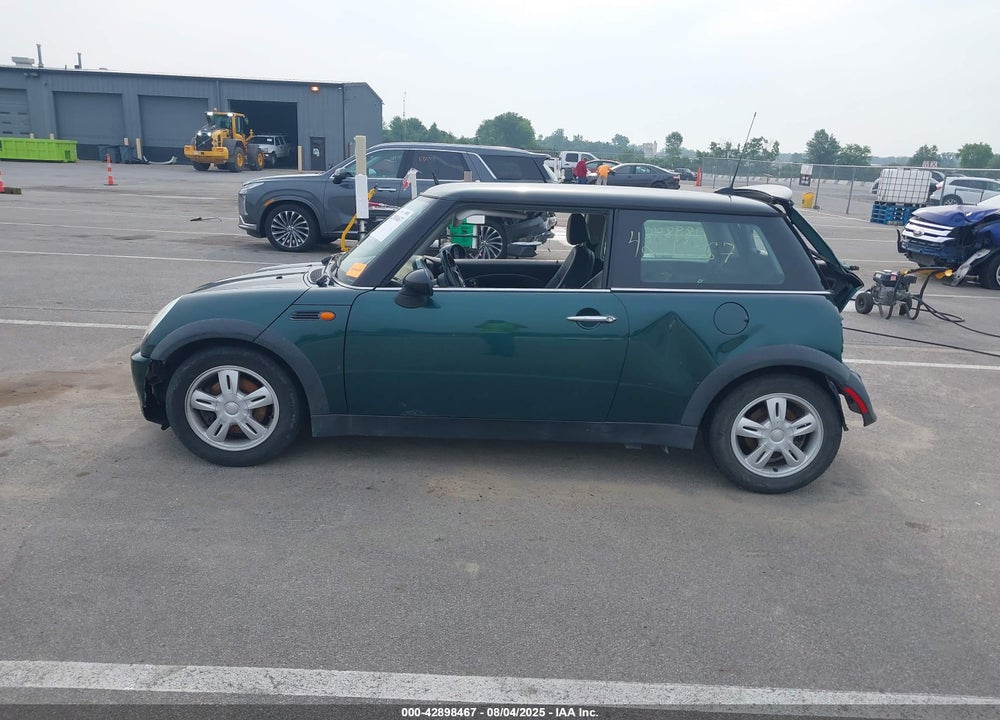 2006 MINI COOPER VIN: WMWRC33596TK71425