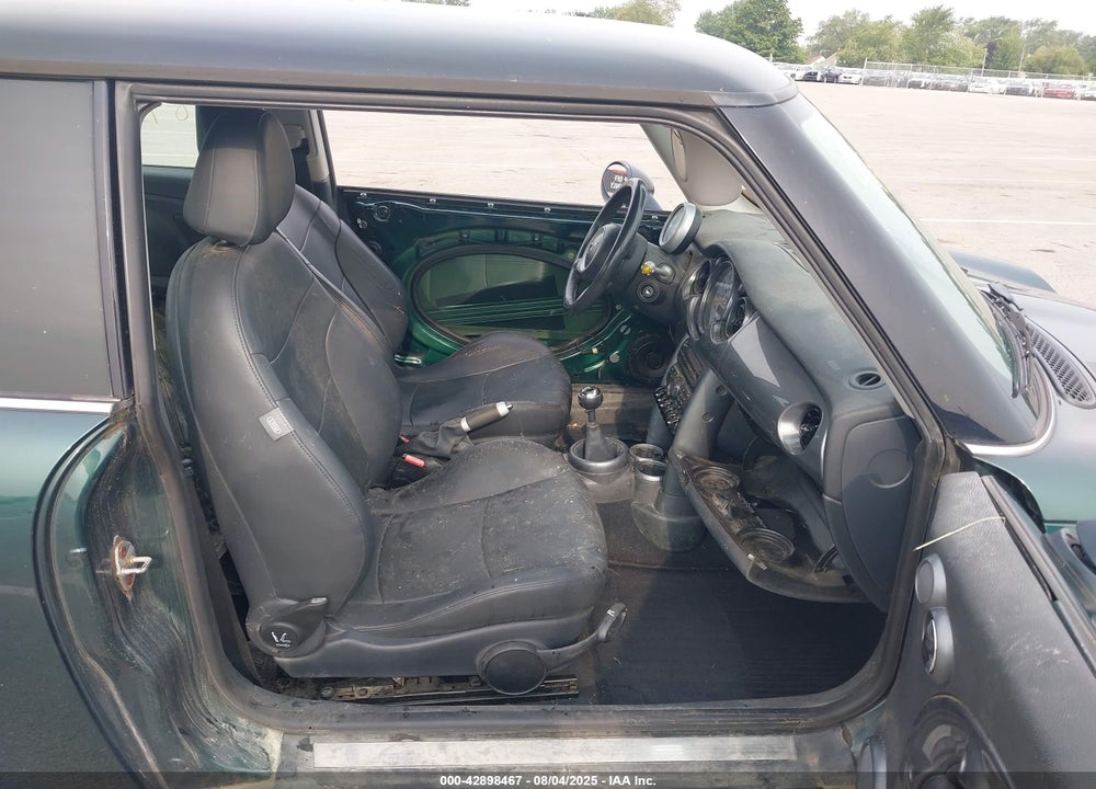 2006 MINI COOPER VIN: WMWRC33596TK71425