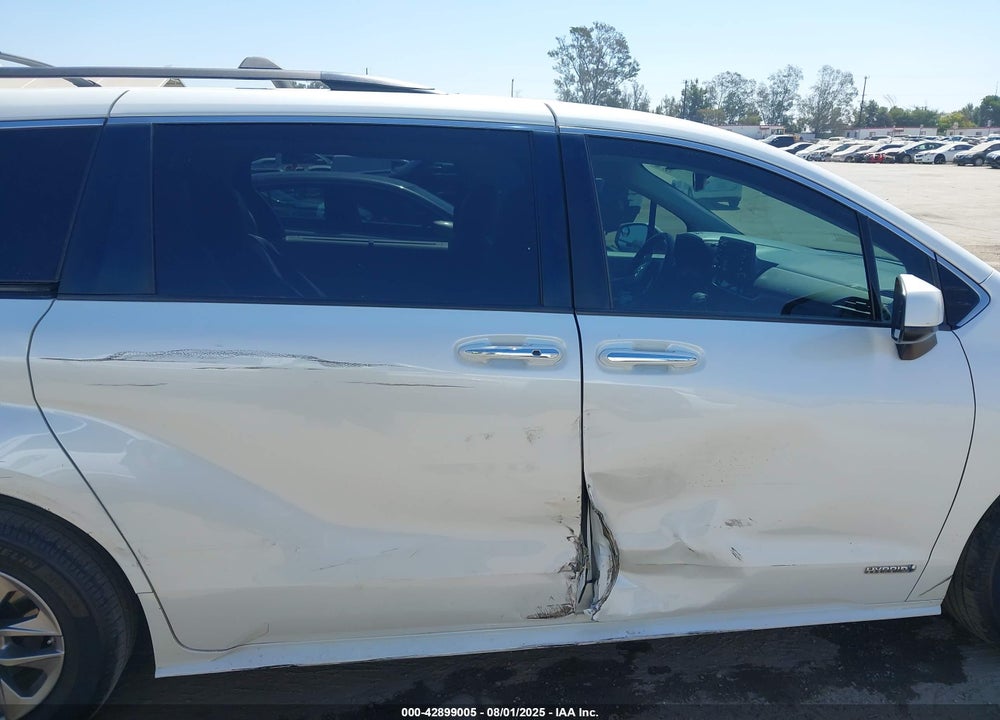 2021 TOYOTA SIENNA XLE VIN: 5TDYRKEC3MS045055