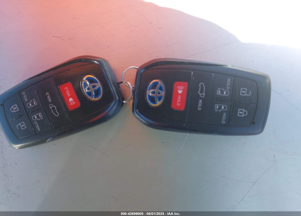 2021 TOYOTA SIENNA XLE VIN: 5TDYRKEC3MS045055