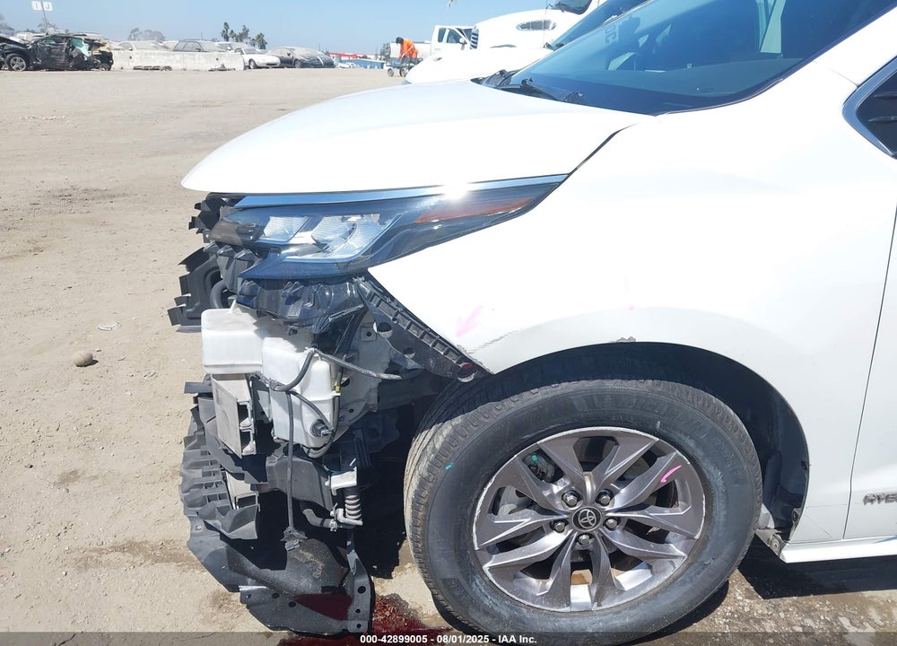 2021 TOYOTA SIENNA XLE VIN: 5TDYRKEC3MS045055