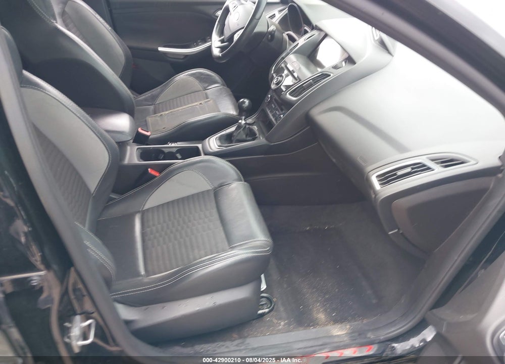 2018 FORD FOCUS VIN: 1FADP3L95JL332529