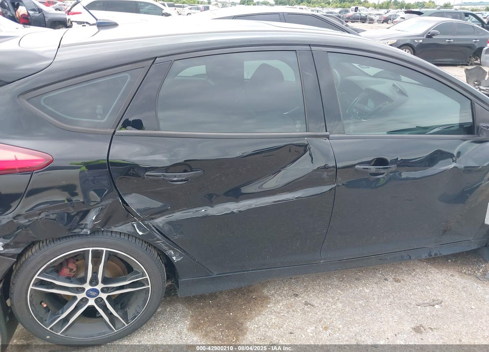 2018 FORD FOCUS VIN: 1FADP3L95JL332529