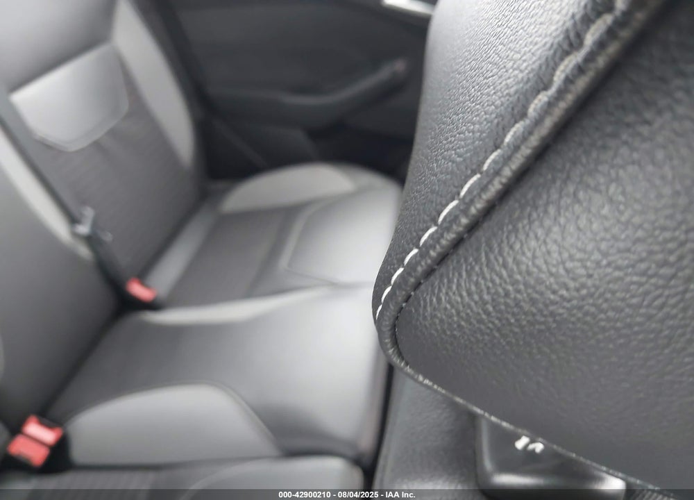2018 FORD FOCUS VIN: 1FADP3L95JL332529