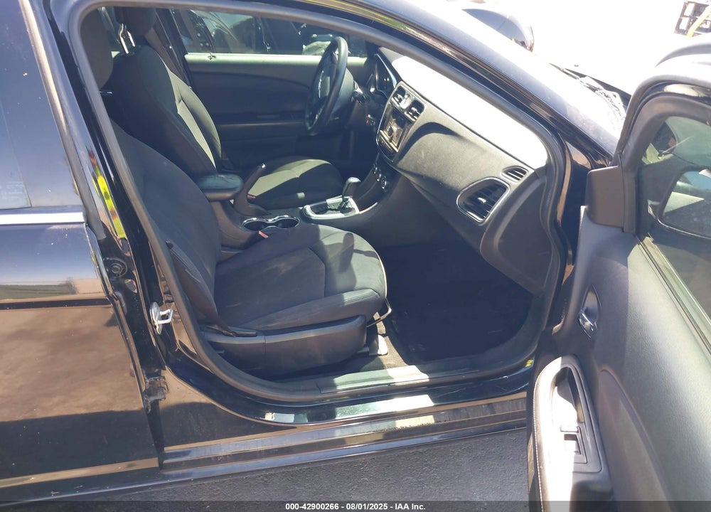 2014 CHRYSLER 200 VIN: 1C3CCBAB8EN195196