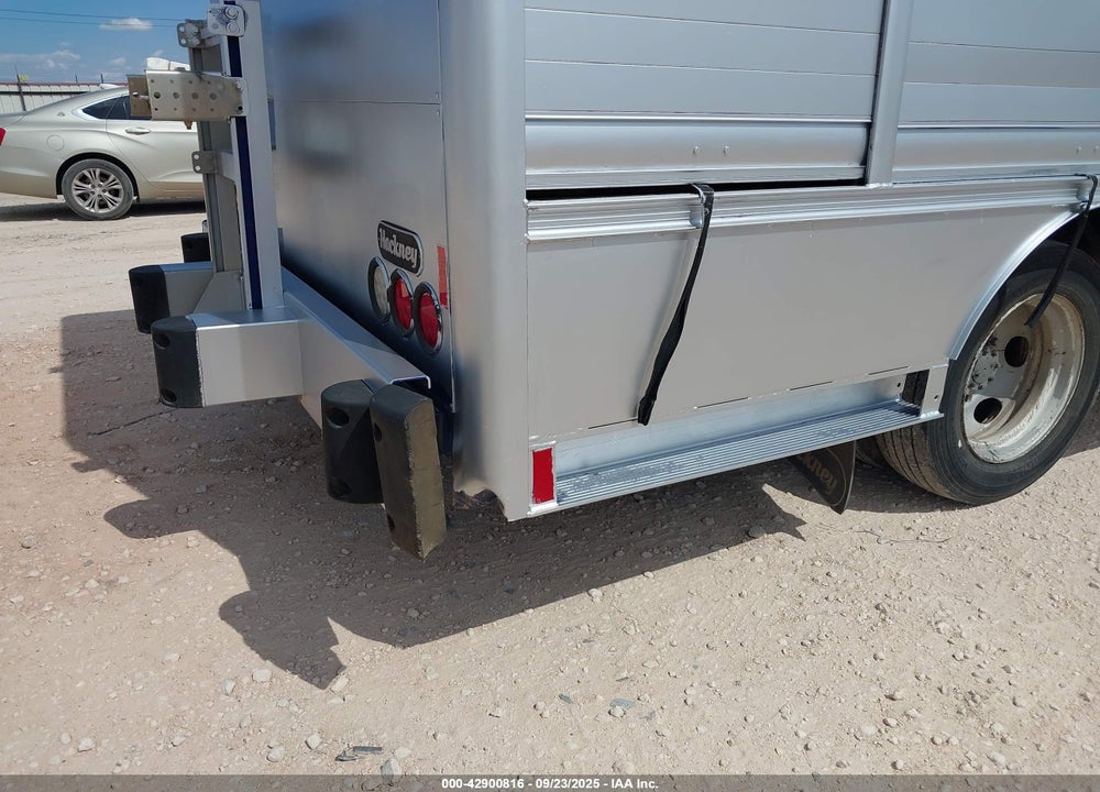 2020 ISUZU NRR VIN: JALE5W162L7303675