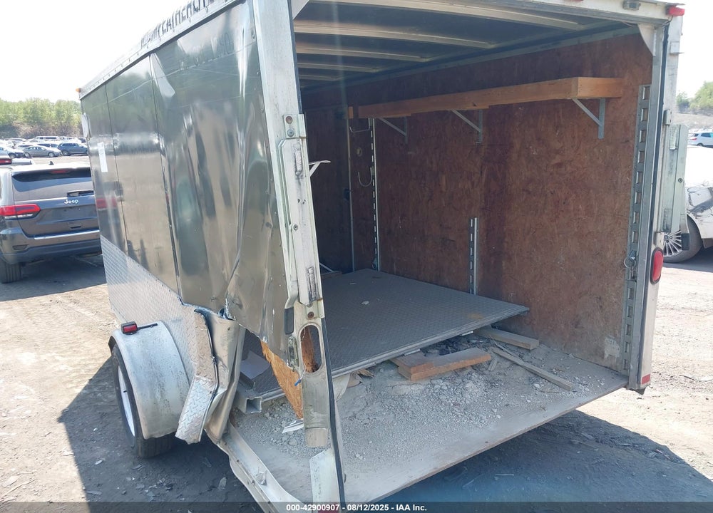2005 FEATHERLITE --- VIN: 4FGA512105C082233