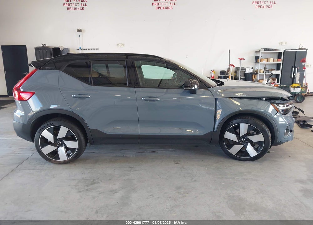 2023 VOLVO XC40 RECHARGE PURE ELECTRIC TWIN ULTIMATE VIN: YV4ED3UMXP2087183