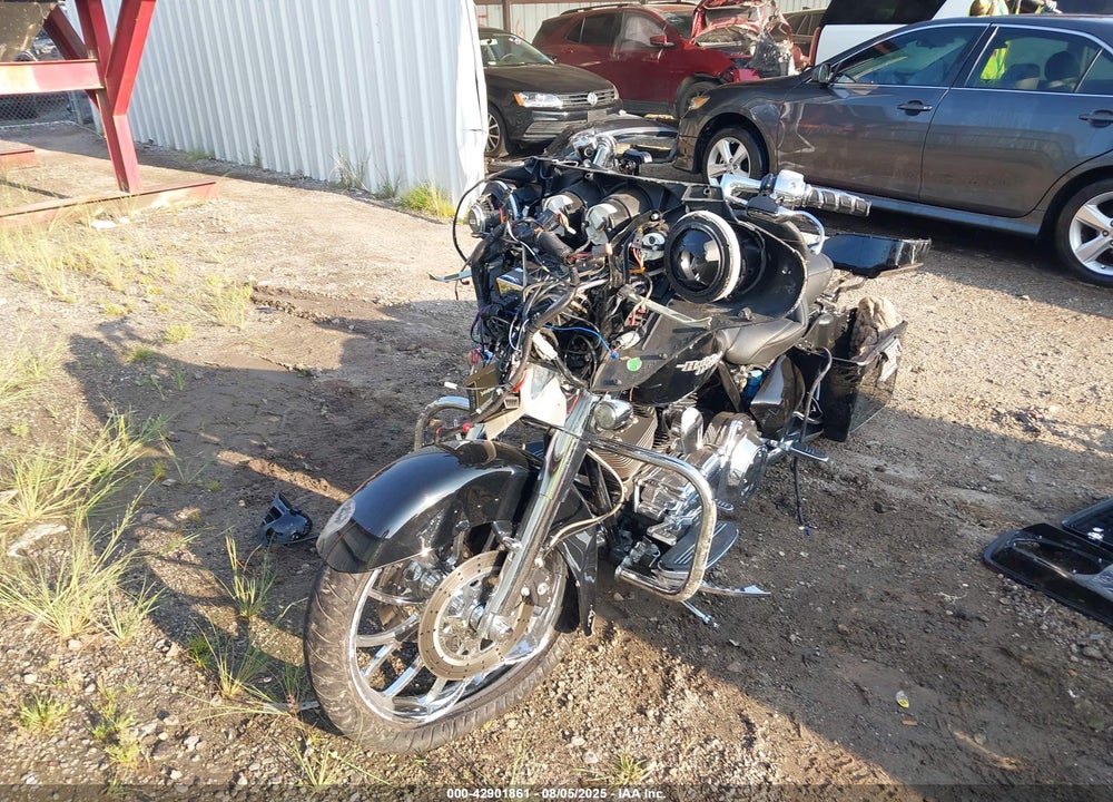 2011 HARLEY-DAVIDSON FLHX VIN: 1HD1KB411BB603655