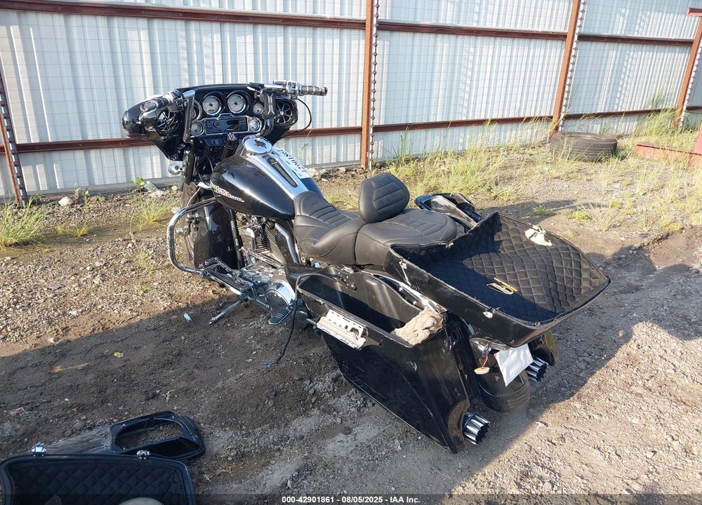 2011 HARLEY-DAVIDSON FLHX VIN: 1HD1KB411BB603655