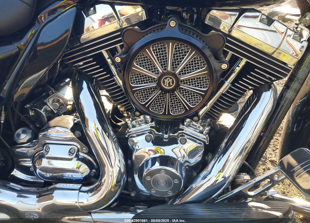 2011 HARLEY-DAVIDSON FLHX VIN: 1HD1KB411BB603655