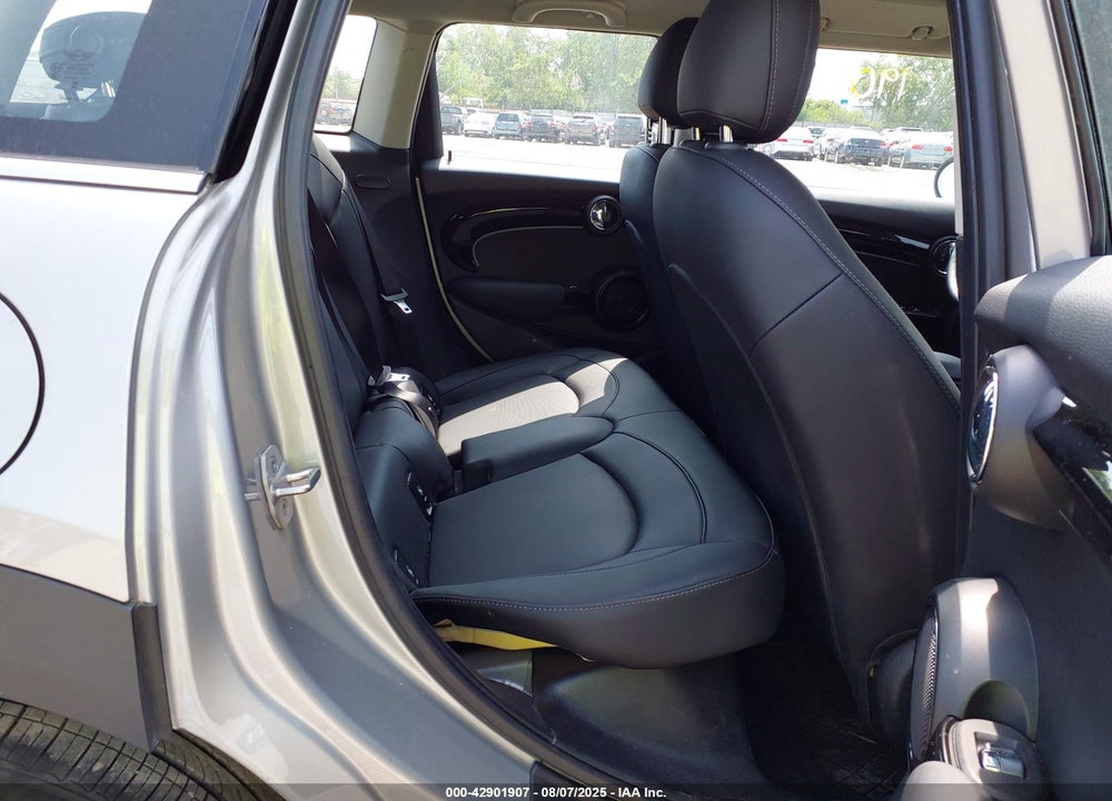 2024 MINI COOPER VIN: WMW33DK04R2U71091