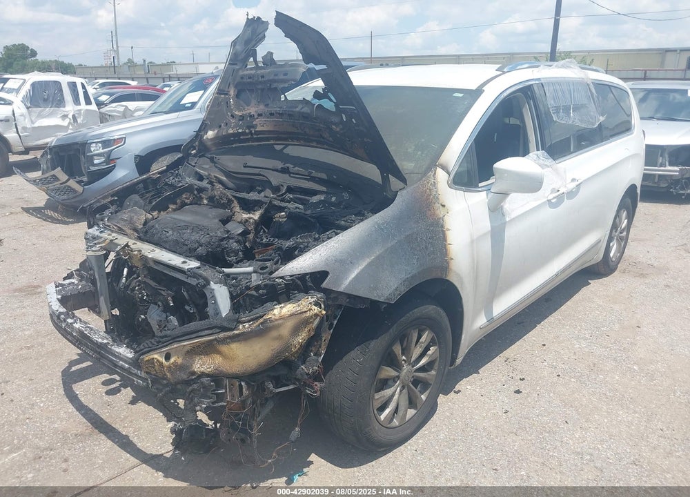 2019 CHRYSLER PACIFICA TOURING L VIN: 2C4RC1BG6KR627194