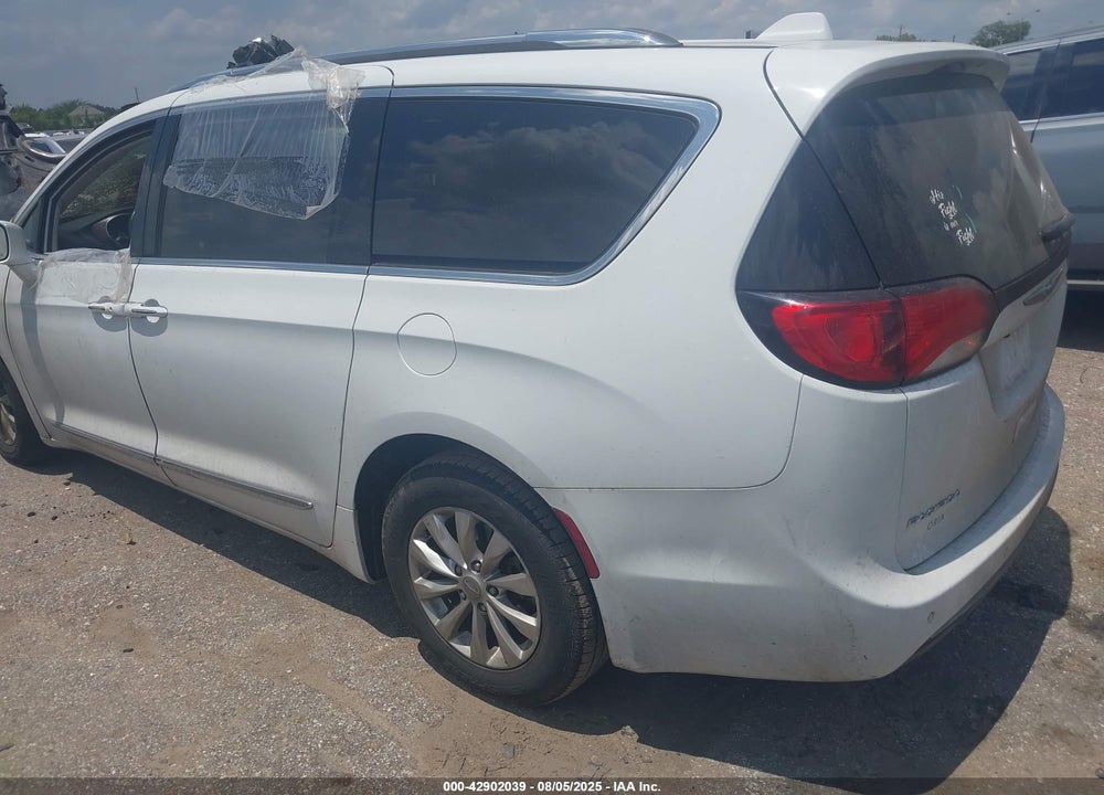 2019 CHRYSLER PACIFICA TOURING L VIN: 2C4RC1BG6KR627194