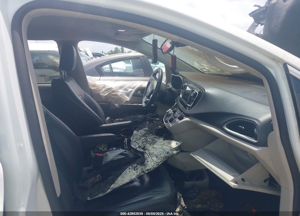 2019 CHRYSLER PACIFICA TOURING L VIN: 2C4RC1BG6KR627194