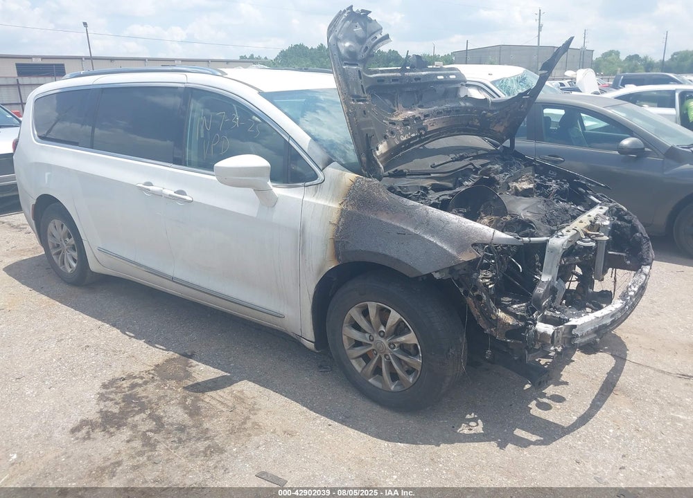 2019 CHRYSLER PACIFICA TOURING L VIN: 2C4RC1BG6KR627194