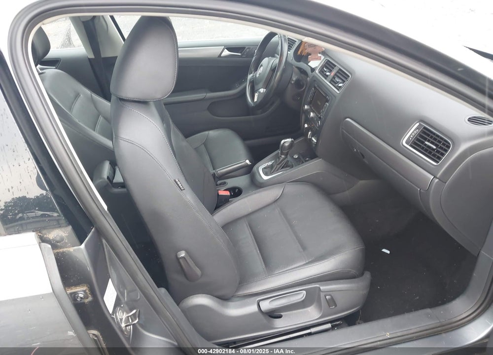 2014 VOLKSWAGEN JETTA VIN: 3VWLL7AJ7EM383358