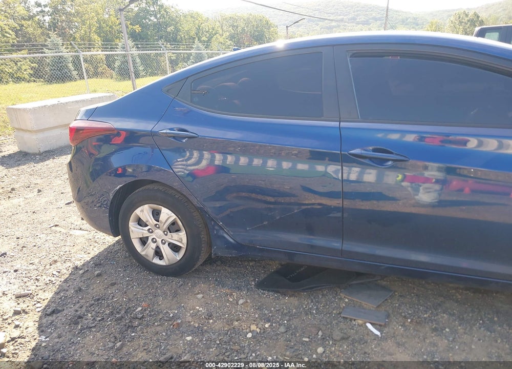 2016 HYUNDAI ELANTRA VIN: 5NPDH4AE7GH713891