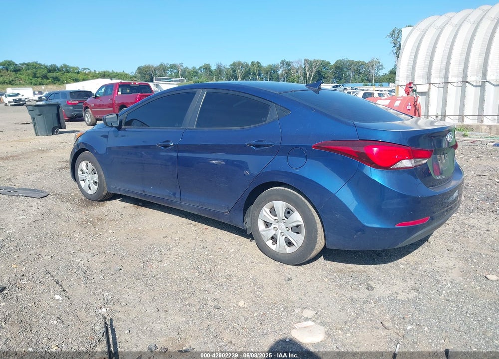 2016 HYUNDAI ELANTRA VIN: 5NPDH4AE7GH713891