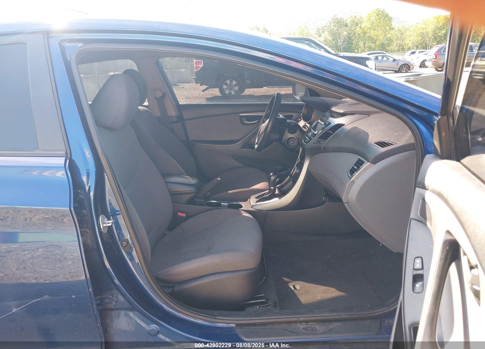 2016 HYUNDAI ELANTRA VIN: 5NPDH4AE7GH713891