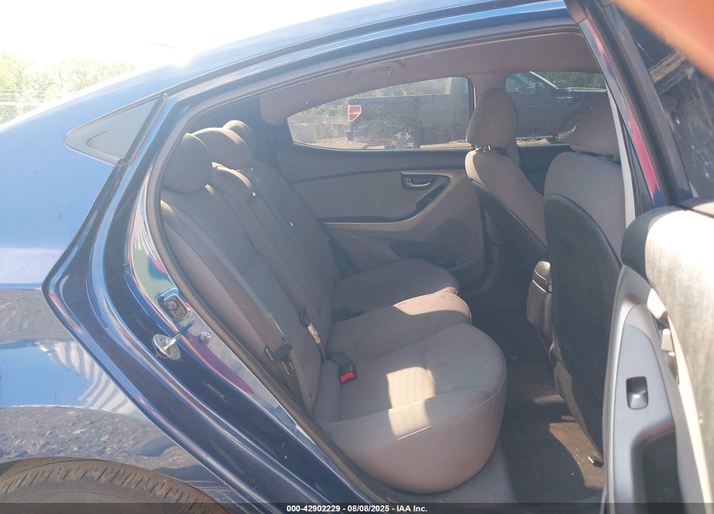 2016 HYUNDAI ELANTRA VIN: 5NPDH4AE7GH713891