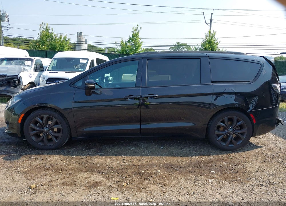 2019 CHRYSLER PACIFICA LIMITED VIN: 2C4RC1GG4KR720319