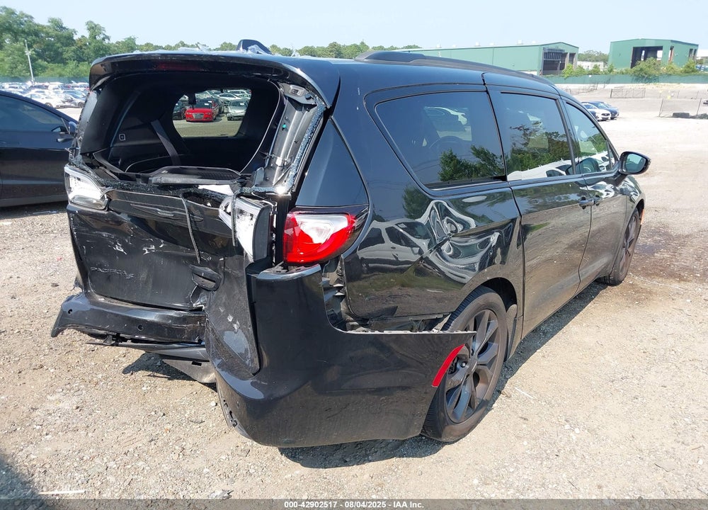 2019 CHRYSLER PACIFICA LIMITED VIN: 2C4RC1GG4KR720319