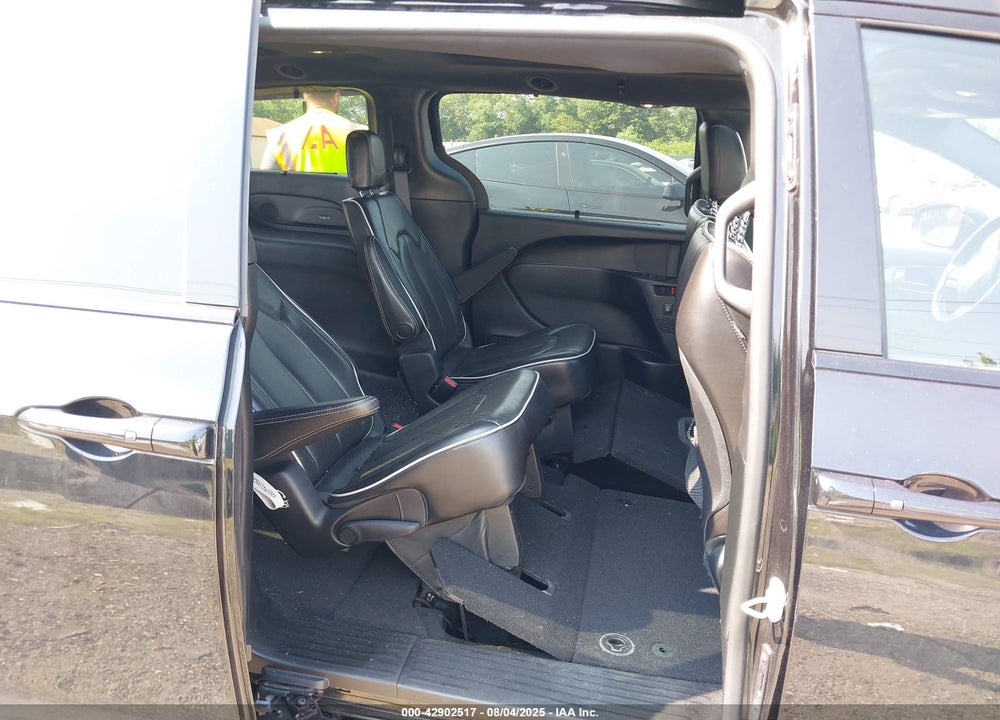 2019 CHRYSLER PACIFICA LIMITED VIN: 2C4RC1GG4KR720319