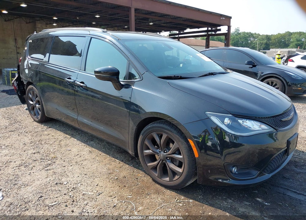 2019 CHRYSLER PACIFICA LIMITED VIN: 2C4RC1GG4KR720319