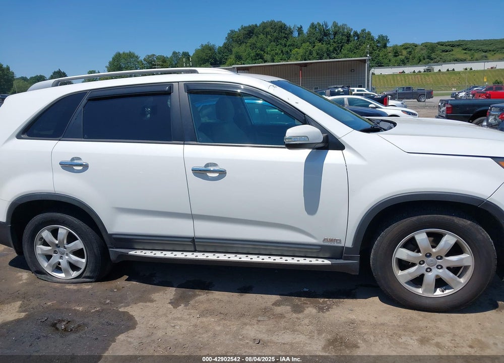 2013 KIA SORENTO LX V6 VIN: 5XYKTDA24DG331333