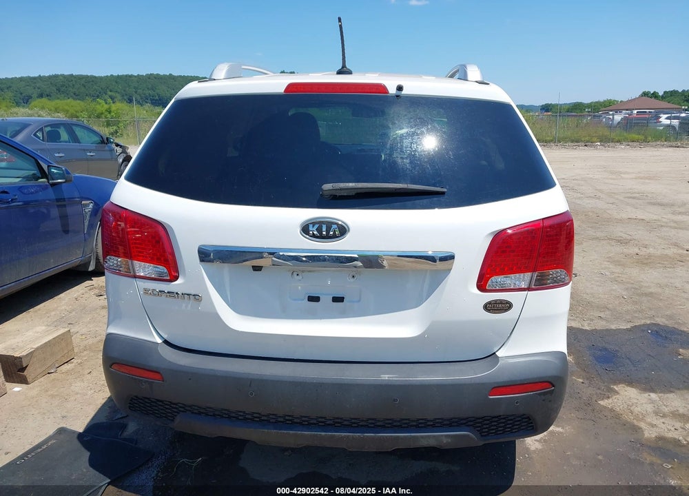 2013 KIA SORENTO LX V6 VIN: 5XYKTDA24DG331333