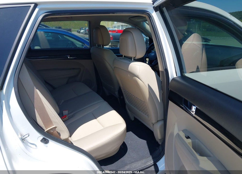 2013 KIA SORENTO LX V6 VIN: 5XYKTDA24DG331333