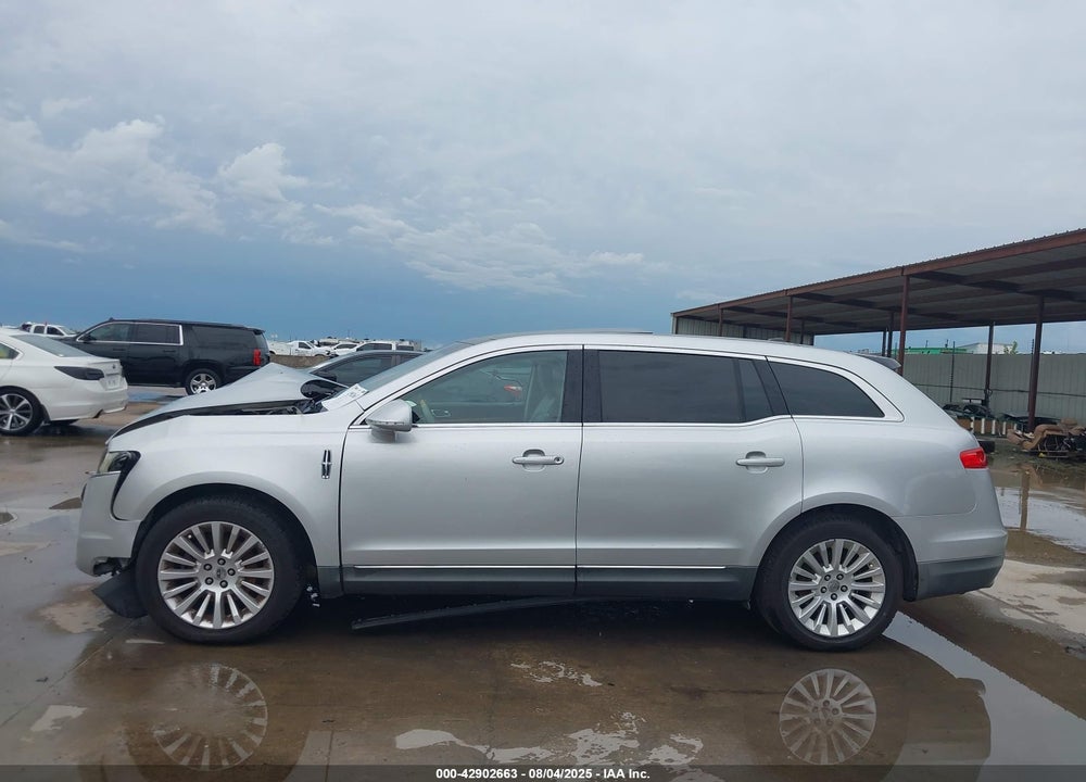 2010 LINCOLN MKT VIN: 2LMHJ5FR8ABJ10068