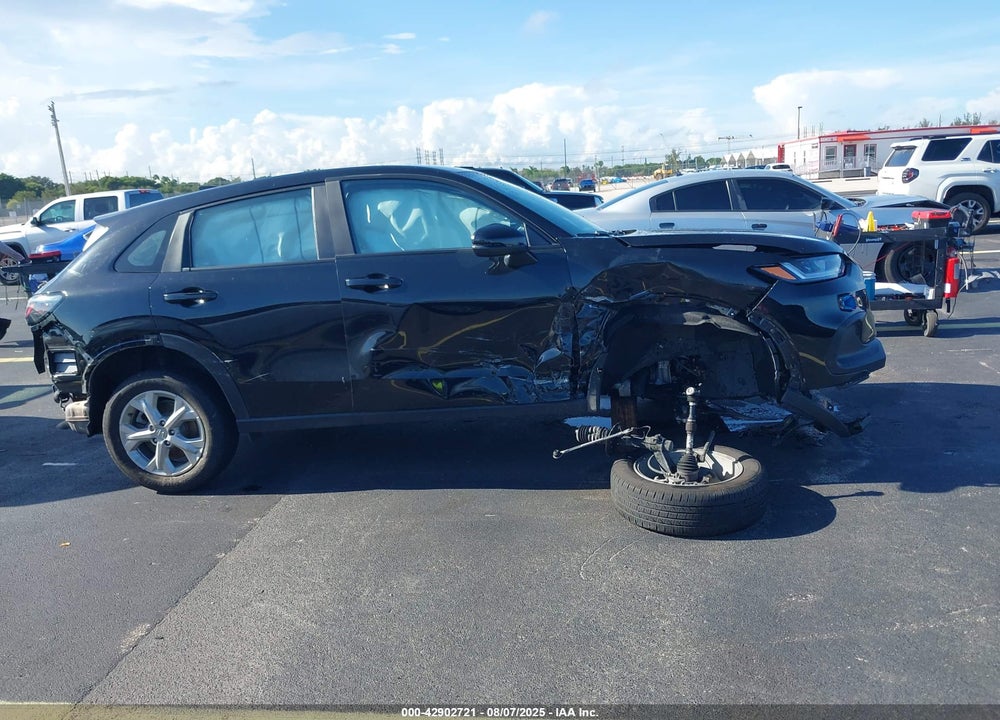 2025 HONDA HR-V 2WD LX VIN: 3CZRZ1H38SM711151
