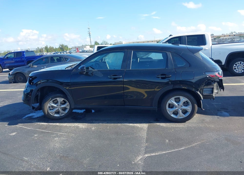 2025 HONDA HR-V 2WD LX VIN: 3CZRZ1H38SM711151