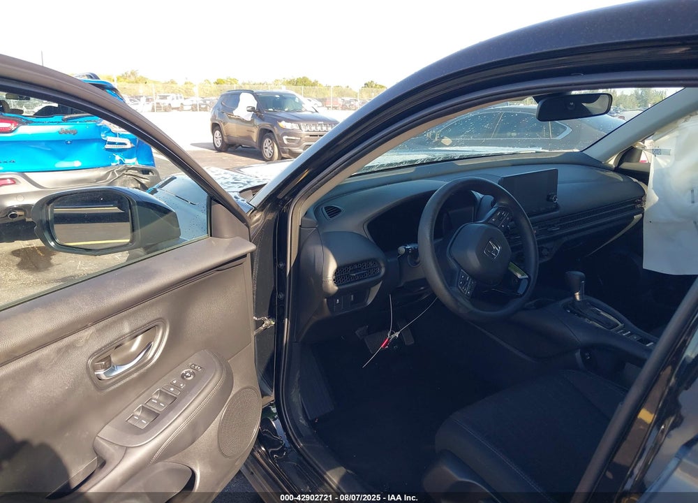 2025 HONDA HR-V 2WD LX VIN: 3CZRZ1H38SM711151